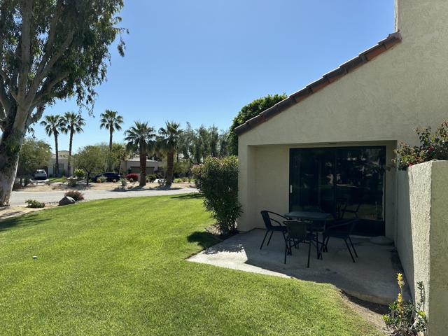 450 Sunningdale Drive, Rancho Mirage CA: https://media.crmls.org/mediaz/3e8c8fe7-953f-4a32-b525-71d76a57e57f.jpg