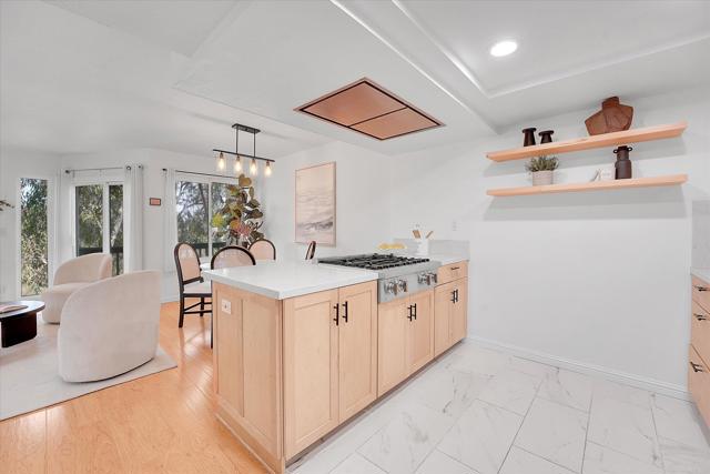 Detail Gallery Image 14 of 31 For 7077 Camino Pacheco, San Diego,  CA 92111 - 2 Beds | 2 Baths