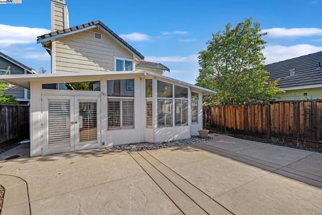 2864 El Capitan Dr, Pleasanton CA: https://media.crmls.org/mediaz/3e8d820e-949b-4368-9b34-3ed75d63d2ea.jpg