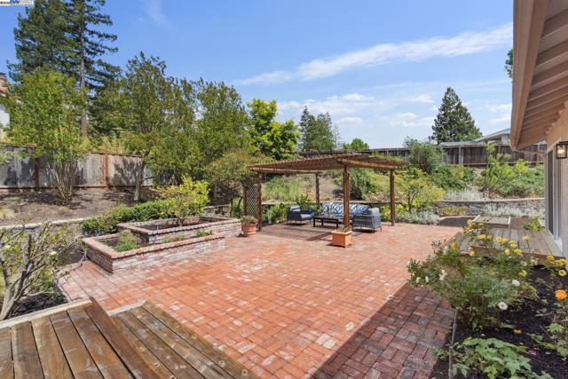 643 Contada Cir, Danville CA: https://media.crmls.org/mediaz/3e8db688-c8c0-410e-ac6d-e1cf91a103c0.jpg