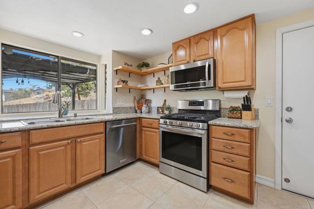 1851 Normandy Gln, Escondido, CA 92027 photo 14
