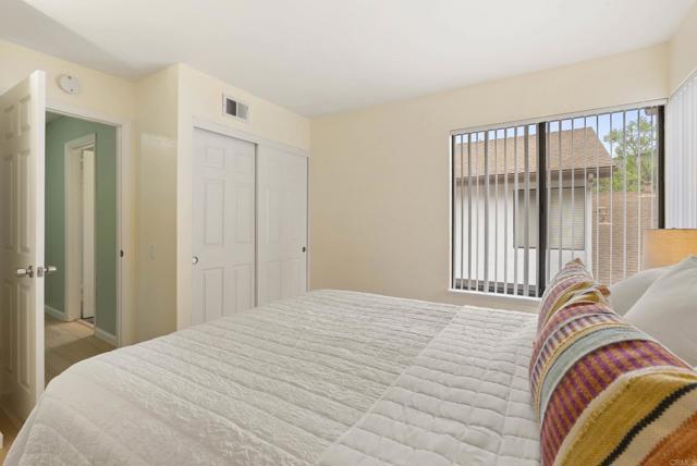 4535 Chateau Drive, San Diego CA: https://media.crmls.org/mediaz/3e8eb2df-b751-41ba-98e4-bf02995b9ffe.jpg