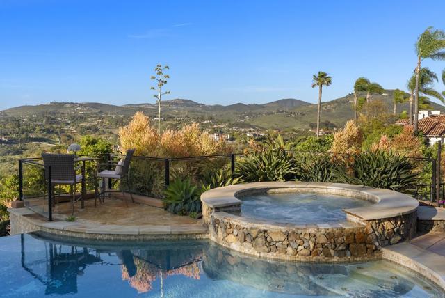 Detail Gallery Image 11 of 15 For 18102 via Ascenso, Rancho Santa Fe,  CA 92067 - 6 Beds | 6/1 Baths