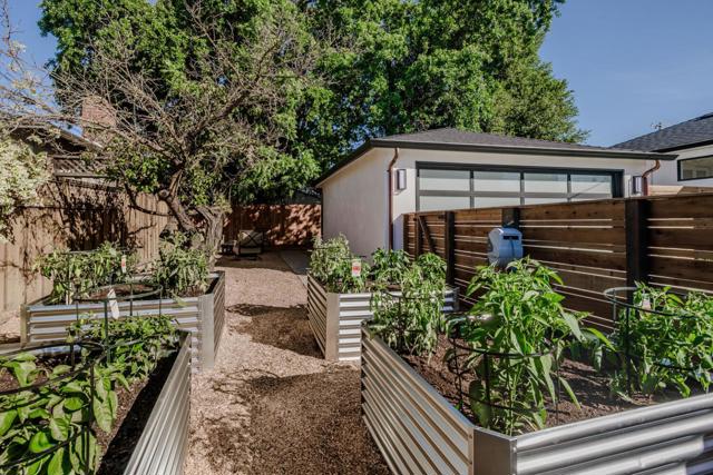 308 B Street, Redwood City CA: https://media.crmls.org/mediaz/3e8f79e6-7f8e-4f37-aeb3-ebd47a7eea3c.jpg