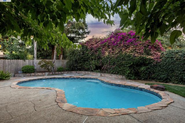 1515 Grove Way, Concord CA: https://media.crmls.org/mediaz/3e8f9c5d-ec28-43a3-a7c6-a7a47a7f10de.jpg