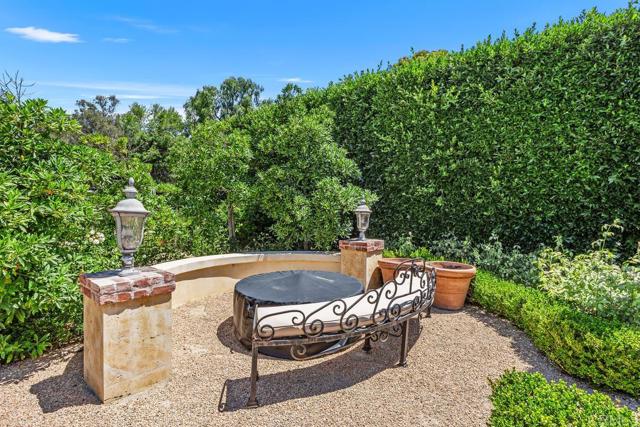 3433 Western Springs Rd, Encinitas CA: https://media.crmls.org/mediaz/3e8fa94b-122e-4405-be8b-c42cf74bf8c2.jpg