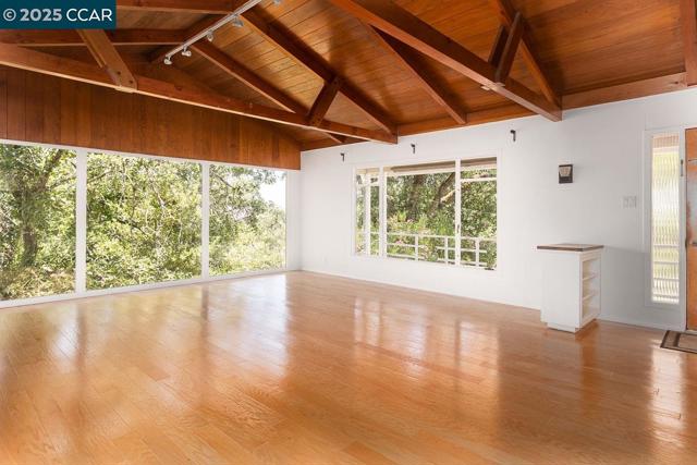 877 Mountain View Dr, Lafayette CA: https://media.crmls.org/mediaz/3e903648-59e7-4ecf-b0be-048843b58e53.jpg