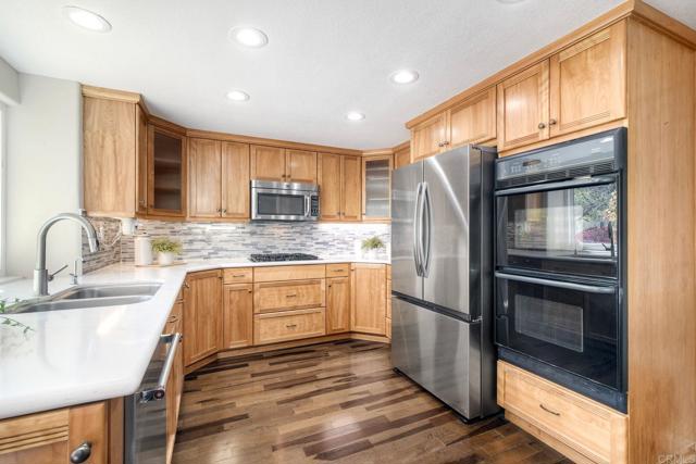 Detail Gallery Image 11 of 74 For 10847 Portobelo Dr, San Diego,  CA 92124 - 4 Beds | 3 Baths