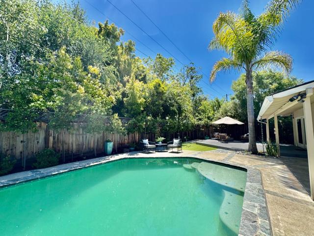 1869 Walnut Drive, Mountain View CA: https://media.crmls.org/mediaz/3e9190e1-8bba-46eb-9352-a1d8b0694867.jpg