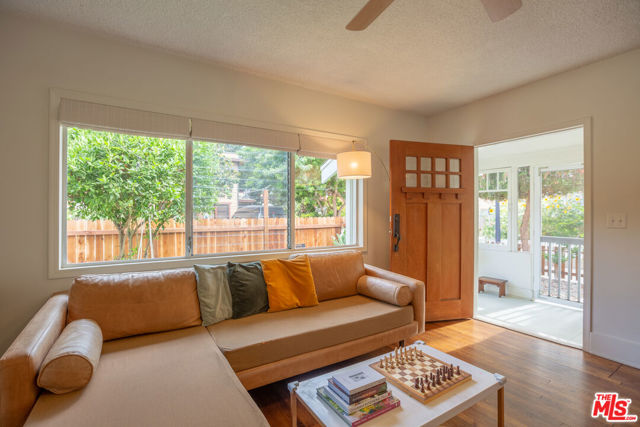 732 N Toledo Walk, Long Beach CA: https://media.crmls.org/mediaz/3e91ab86-2ec6-4f62-b790-75cea88cc70b.jpg