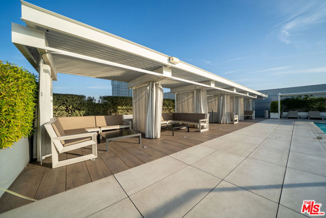 530 S Hewitt Street, Los Angeles CA: https://media.crmls.org/mediaz/3e925cf2-32e8-4363-a4f3-33761200d150.jpg