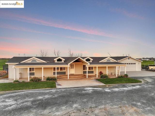 4985 Bixler Road, Byron CA: https://media.crmls.org/mediaz/3e92c57d-a5ac-4d4a-a3c8-8a90b907ff8e.jpg