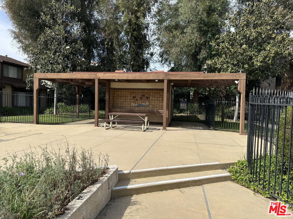 https://media.crmls.org/mediaz/3e931344-e115-4eaa-9269-46438e27ae47.jpg?preset=X-Large