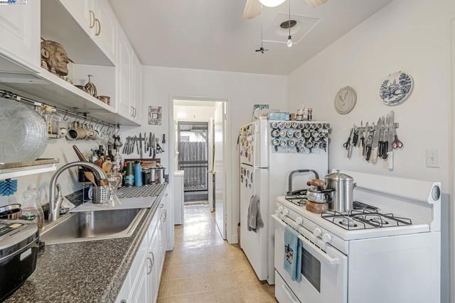 4655 Augustine St, Pleasanton CA: https://media.crmls.org/mediaz/3e934a91-15f3-40f8-bd2a-0909f72cc2bd.jpg
