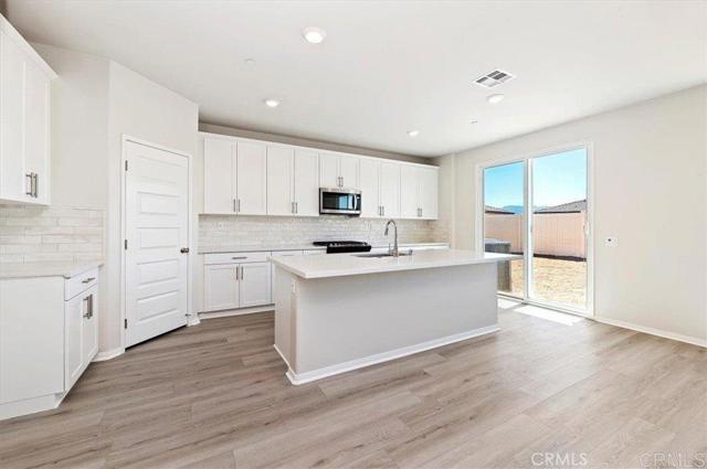 Detail Gallery Image 5 of 37 For 19347 Bigfork Rd, Lake Elsinore,  CA 92532 - 4 Beds | 3 Baths