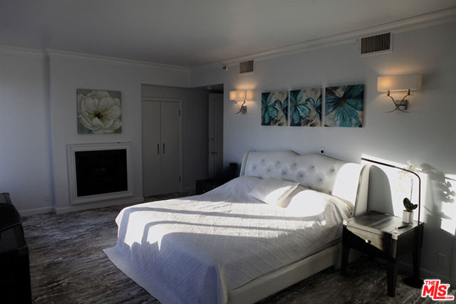 10550 Wilshire Boulevard, Los Angeles CA: https://media.crmls.org/mediaz/3e93e0f1-d742-498a-8804-007b0b911717.jpg