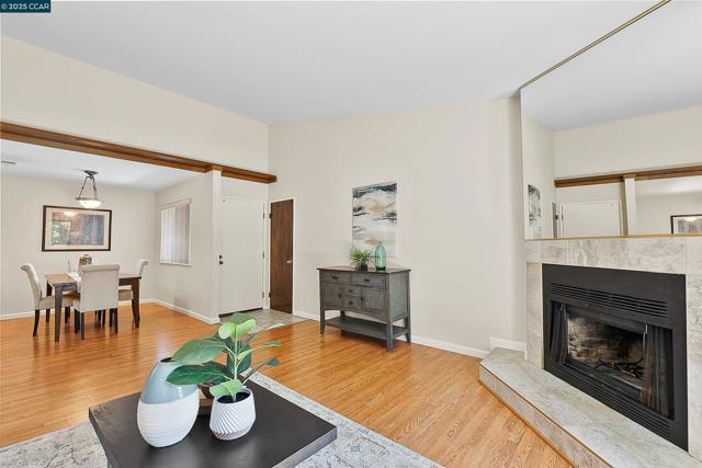 1383 Hull Ln, Martinez CA: https://media.crmls.org/mediaz/3e941e6a-1419-4180-a6b5-36fe72bae5e8.jpg