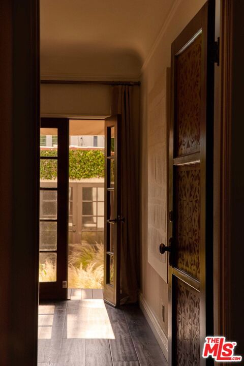 337 N Croft Avenue, Los Angeles CA: https://media.crmls.org/mediaz/3e942494-b16b-4902-a5a4-e5f85d45ac76.jpg