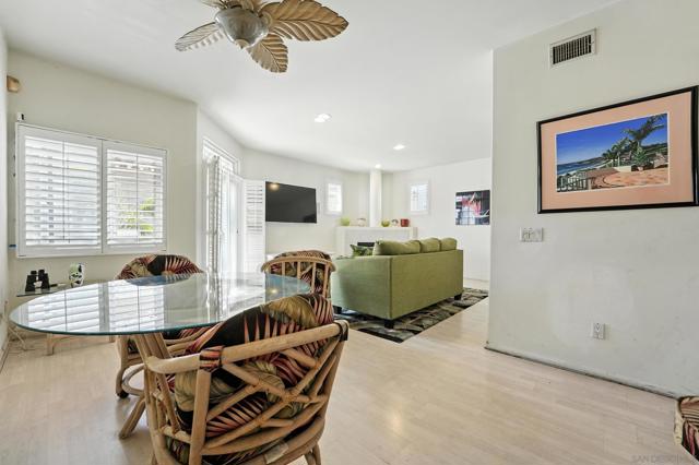 3701 Riviera Dr, San Diego CA: https://media.crmls.org/mediaz/3e94b1ae-ddfc-42ce-b204-416354592570.jpg