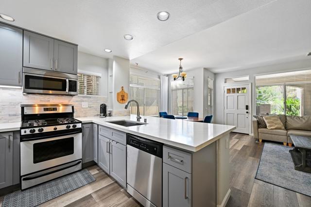 12620 Carmel Country Rd, San Diego CA: https://media.crmls.org/mediaz/3e94dabf-3173-4430-8b53-717ef8faa411.jpg