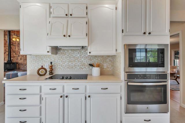 3709 Kenwood Avenue, San Mateo CA: https://media.crmls.org/mediaz/3e95215c-ead7-4254-8244-4cc6e9892869.jpg