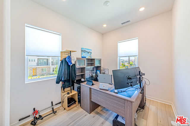 27457 Flycatcher Place, Valencia CA: https://media.crmls.org/mediaz/3e96687d-fcef-42d8-8f64-b62507251c66.jpg
