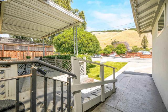 745 Wasatch Dr, Fremont CA: https://media.crmls.org/mediaz/3e96d8b8-c5ae-4472-b304-bcc2cf03fef7.jpg