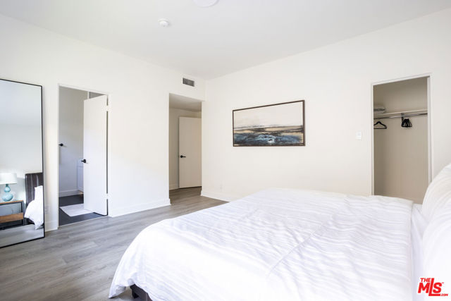 1823 N Fuller Avenue, Los Angeles CA: https://media.crmls.org/mediaz/3e971c43-24b0-4665-9a6a-3f851dedd6f8.jpg