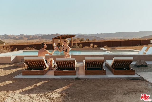 4375 Border Avenue, Joshua Tree CA: https://media.crmls.org/mediaz/3e972899-c553-4268-aff7-1e900ebf7d4b.jpg