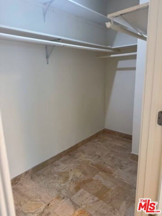 137 S Crescent Drive, Beverly Hills CA: https://media.crmls.org/mediaz/3e97d5e3-58f6-4eff-904b-3104198b0107.jpg