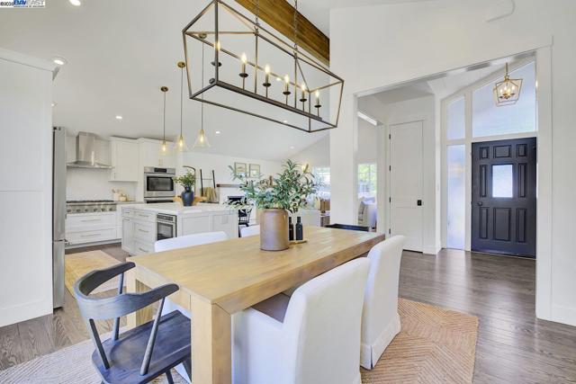 382 Castello Rd, Lafayette CA: https://media.crmls.org/mediaz/3e980e8d-5e67-4e8d-a61f-4f41b26544a5.jpg