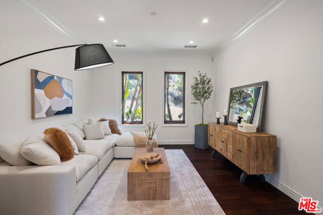 8027 Floral Avenue, Los Angeles CA: https://media.crmls.org/mediaz/3e991d64-6061-4440-9481-d84e3c77f58b.jpg