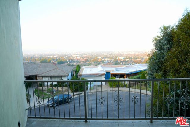 4212 Don Alanis Place, Los Angeles CA: https://media.crmls.org/mediaz/3e995c9c-e5f5-4d60-8298-c845c8ae11c3.jpg