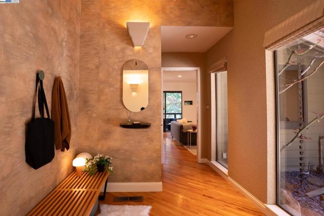 351 El Toyonal, Orinda CA: https://media.crmls.org/mediaz/3e99a453-b796-443b-8725-0845bcd5e853.jpg