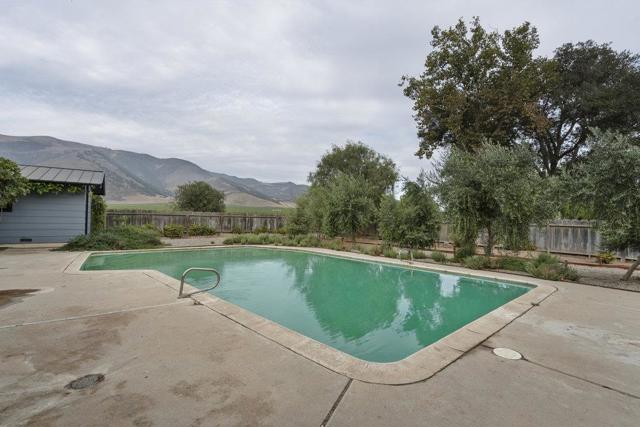 43002 Arroyo Seco Road, Soledad CA: https://media.crmls.org/mediaz/3e99c7cc-0fd9-4432-bfcc-ff2707e7a41f.jpg