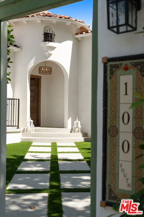 100 S La Jolla Avenue, Los Angeles CA: https://media.crmls.org/mediaz/3e9a7498-a4f4-4981-b13d-f1ae8f19d119.jpg
