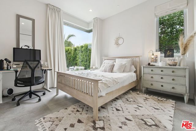 1310 Preston Way, Venice CA: https://media.crmls.org/mediaz/3e9ac5f0-aa2e-4556-84b0-2ac497d44823.jpg