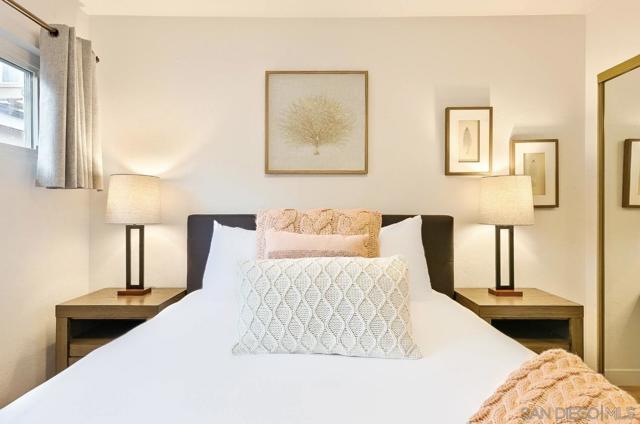 1816 Diamond, San Diego CA: https://media.crmls.org/mediaz/3e9b32b6-46f7-470e-a23d-3143b135cec4.jpg