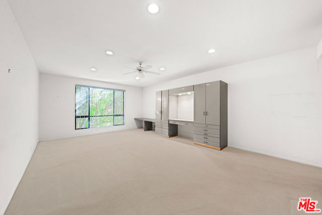 4454 Ventura Canyon Avenue, Sherman Oaks CA: https://media.crmls.org/mediaz/3e9b43e0-1054-4869-a0fd-ab14c5fc1019.jpg