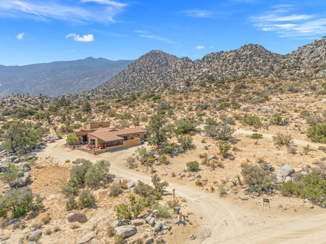 70770 S View Drive, Mountain Center CA: https://media.crmls.org/mediaz/3e9b8cd6-3ab1-4c86-8a0b-4eb9e88a5f2a.jpg