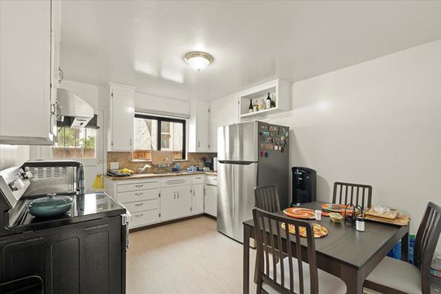 1172 Clinton Street, Redwood City CA: https://media.crmls.org/mediaz/3e9bc66a-0d8f-478c-a41a-5a4508055f0e.jpg