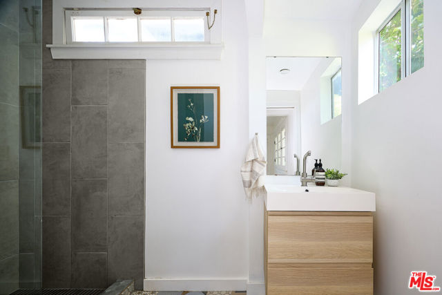 919 Venezia Avenue, Venice CA: https://media.crmls.org/mediaz/3e9bd32b-0780-4148-b6c6-ffb03a6619a8.jpg