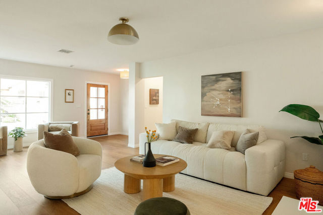 5103 Parkglen Avenue, Los Angeles CA: https://media.crmls.org/mediaz/3e9bf3e6-f163-4b3e-b8d9-2f4c18bf93fe.jpg