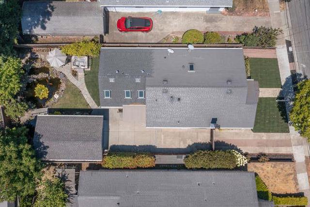 833 Linden Avenue, Burlingame CA: https://media.crmls.org/mediaz/3e9c1852-1bf1-4664-912c-ef9ef9e13fd5.jpg