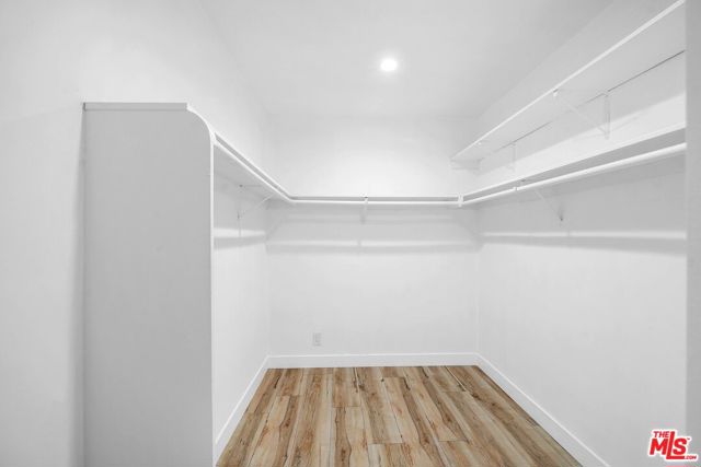 5614 Ponce Avenue, Woodland Hills CA: https://media.crmls.org/mediaz/3e9ce1c9-cd32-45b7-a2d5-ec0a147d544b.jpg