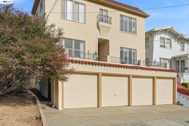 1424 Hampel St, Oakland CA: https://media.crmls.org/mediaz/3e9d057d-ae4c-4a50-9b45-559d2a2b10c9.jpg