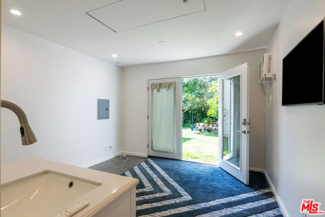 1710 Santa Paula Place, Glendale CA: https://media.crmls.org/mediaz/3e9d9bc3-761a-4510-89d6-9c97242f2ce4.jpg