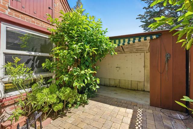 435 Edgewood Road, Redwood City CA: https://media.crmls.org/mediaz/3e9e3deb-5007-426b-b665-d3bd741dc97a.jpg
