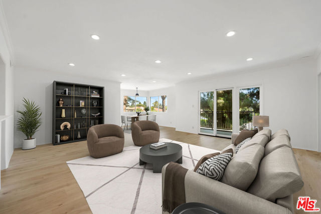222 7th Street, Santa Monica CA: https://media.crmls.org/mediaz/3e9e9007-9ae8-43d1-b21c-afec15e4a9dc.jpg