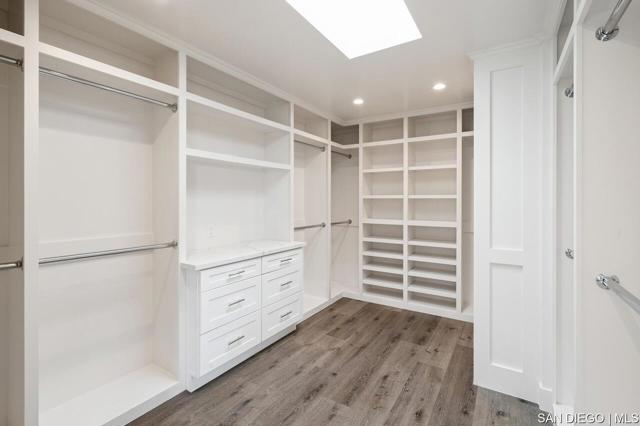 1170 Chinquapin AVE, Carlsbad CA: https://media.crmls.org/mediaz/3e9ec550-1635-43bb-afed-8dddf4b85c06.jpg